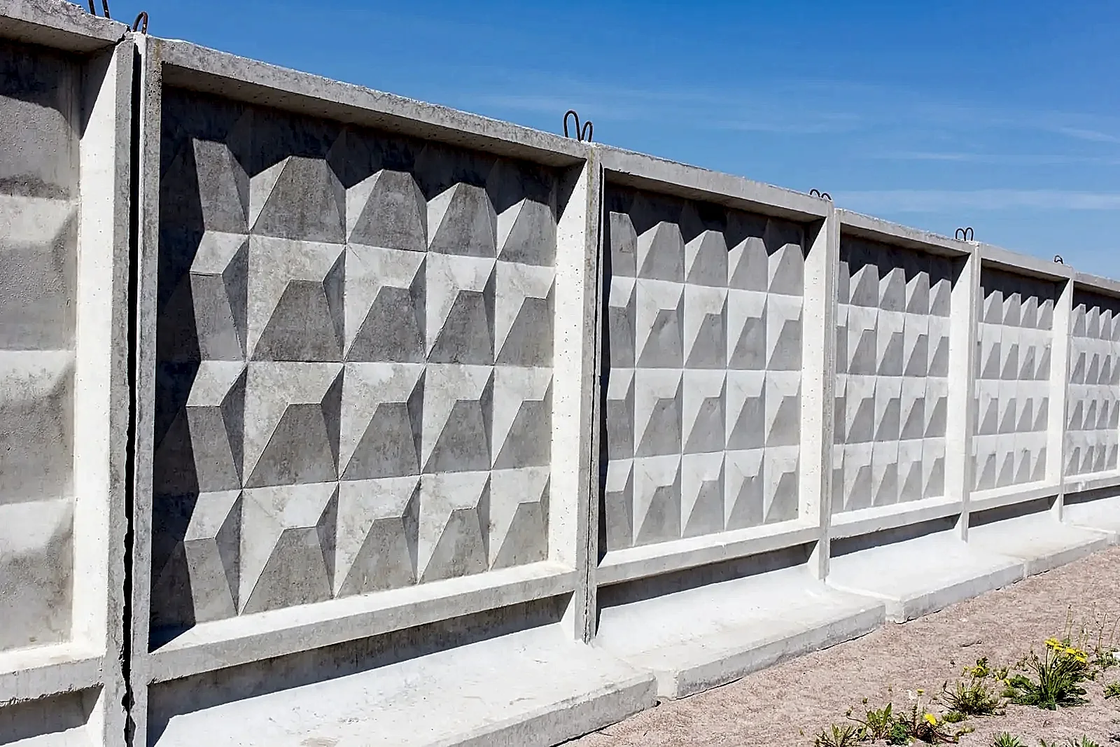 Советский плитный бетонный забор