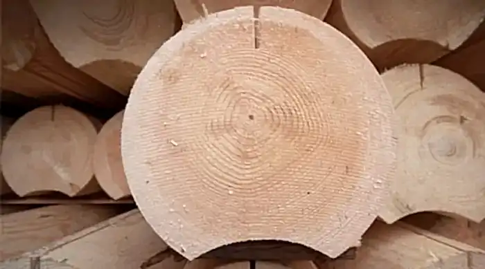 Сруб дома из бревна оцилиндрованного в Алматы