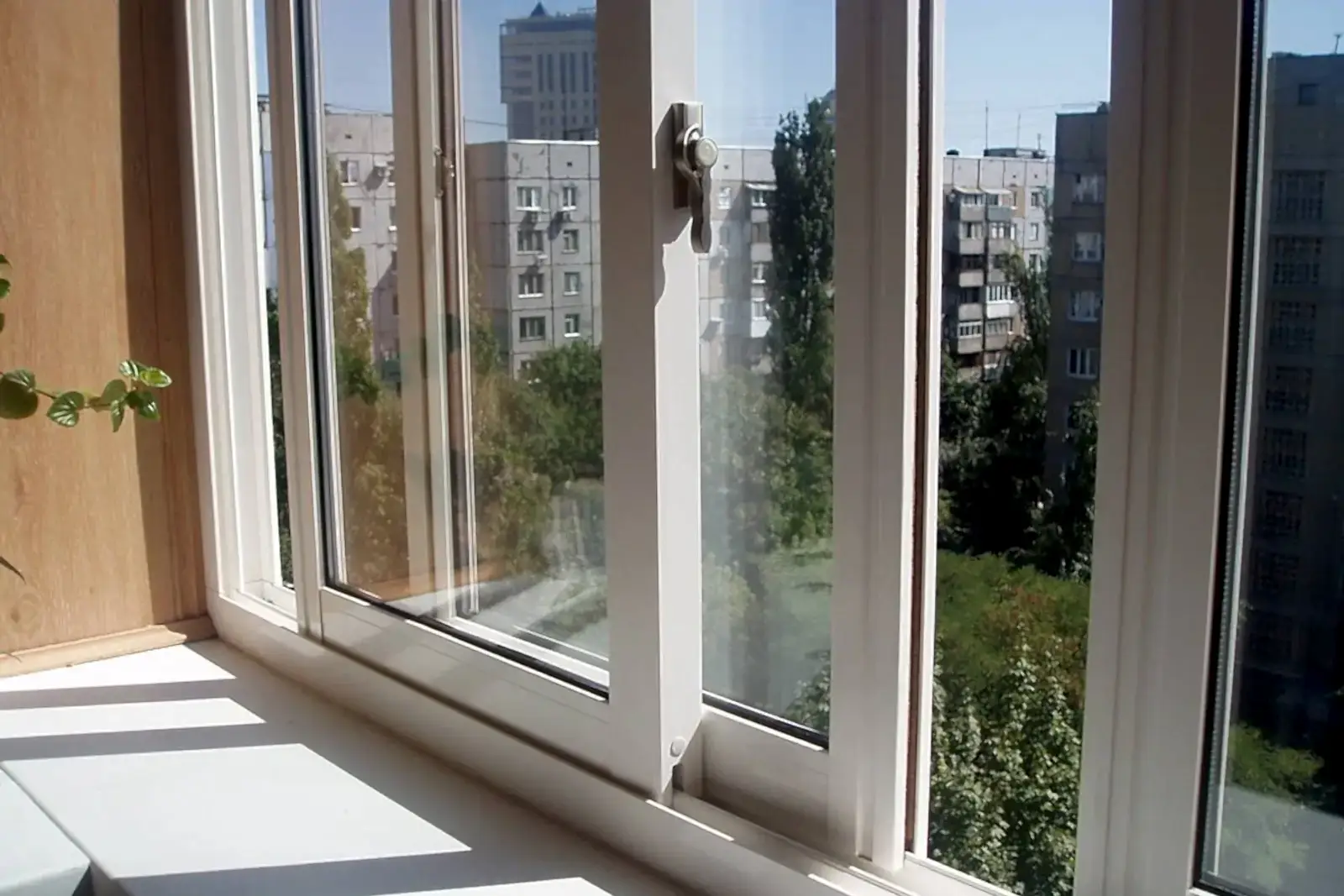 Раздвижные окна на балконе