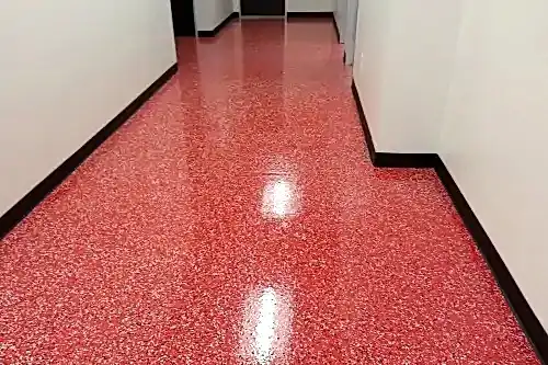 Эпоксидный наливной пол с чипсами