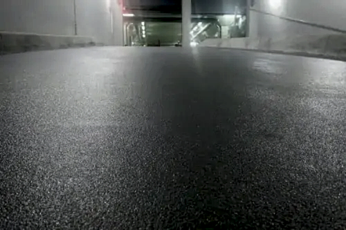 Кварцнаполненное полимерное покрытие на заводе.