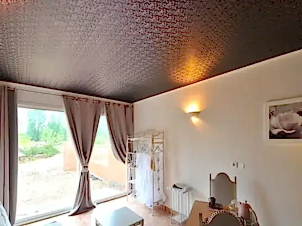 Тканевый натяжной фактурный потолок