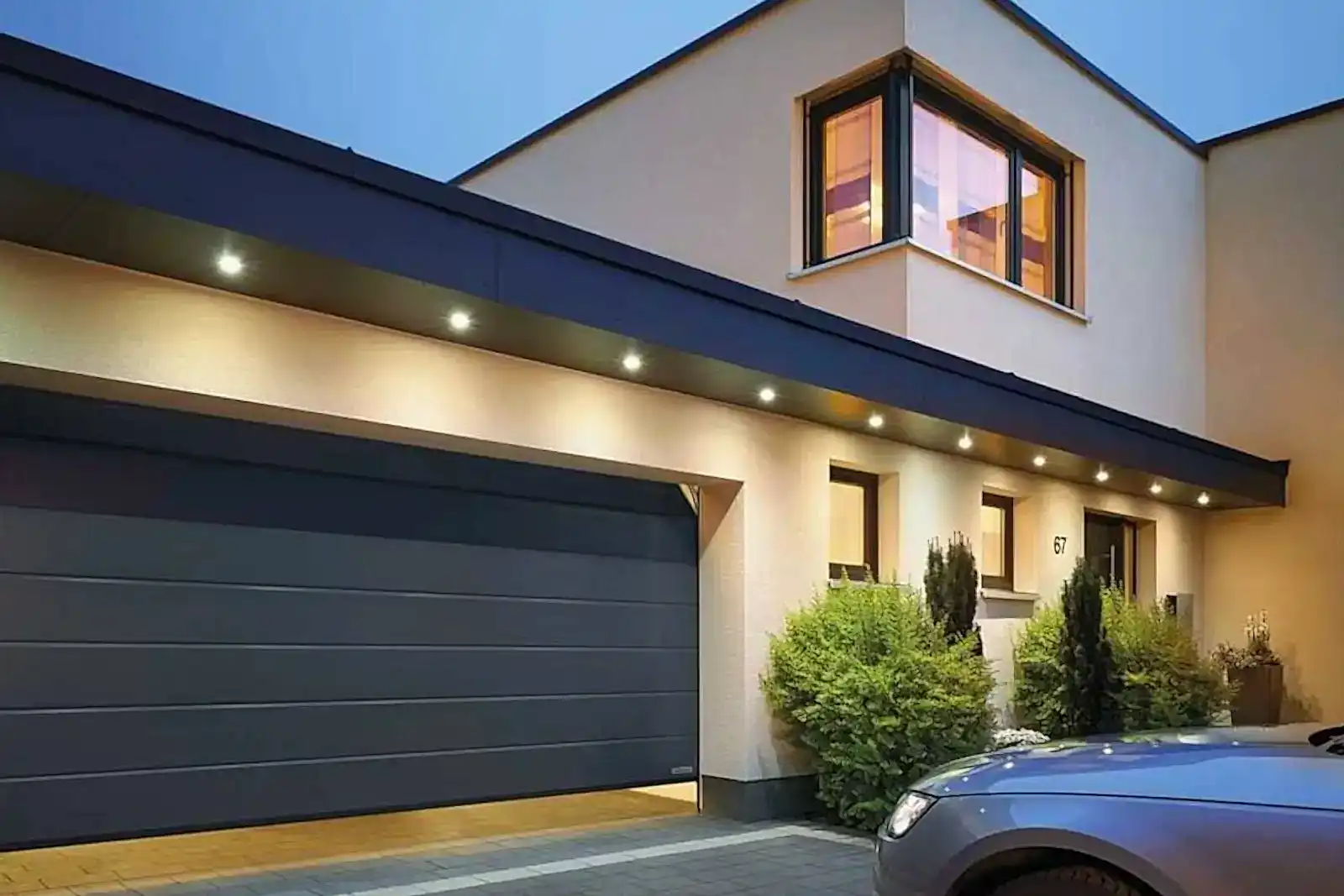 Секционные ворота в загородном доме