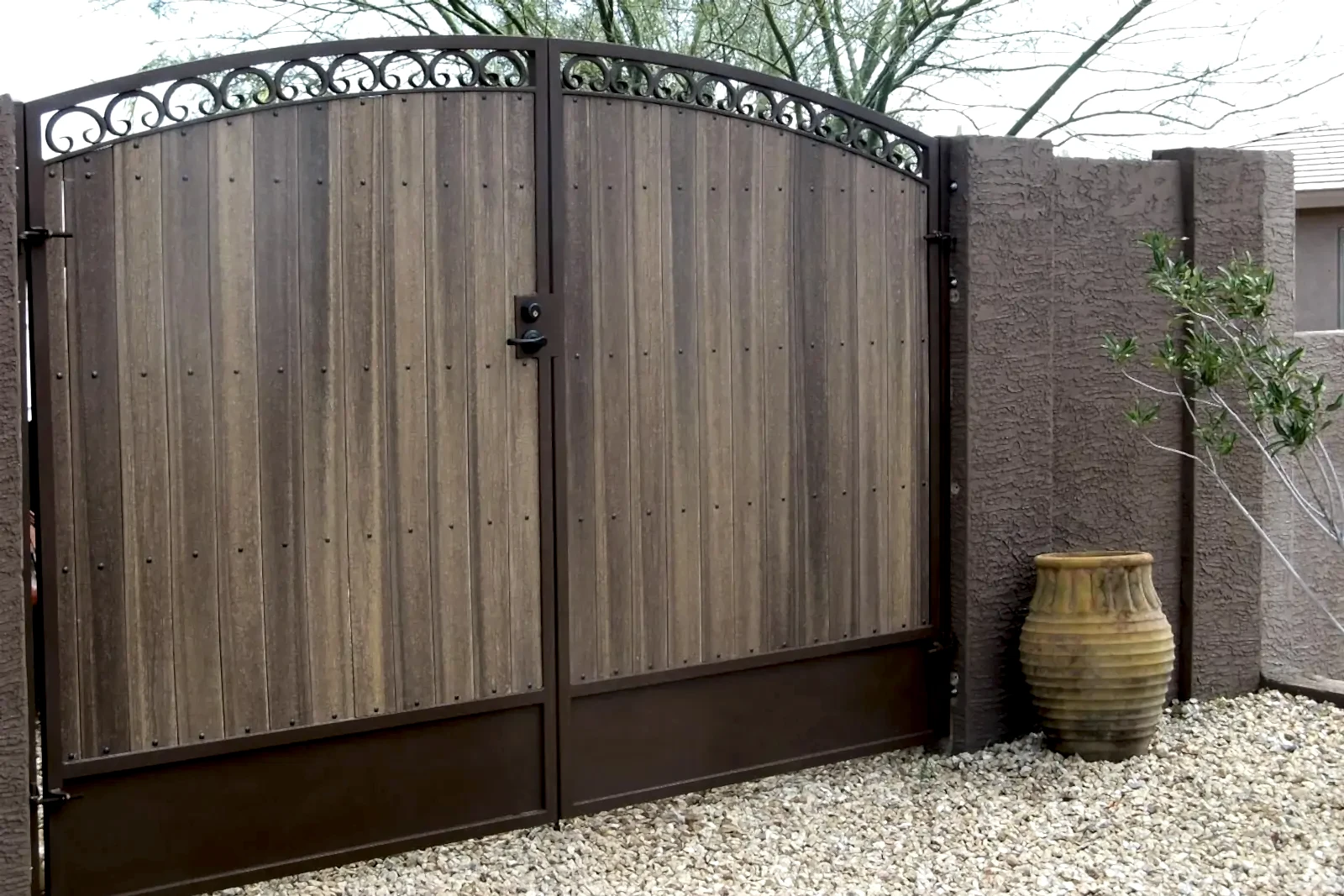 Деревянные распашные ворота